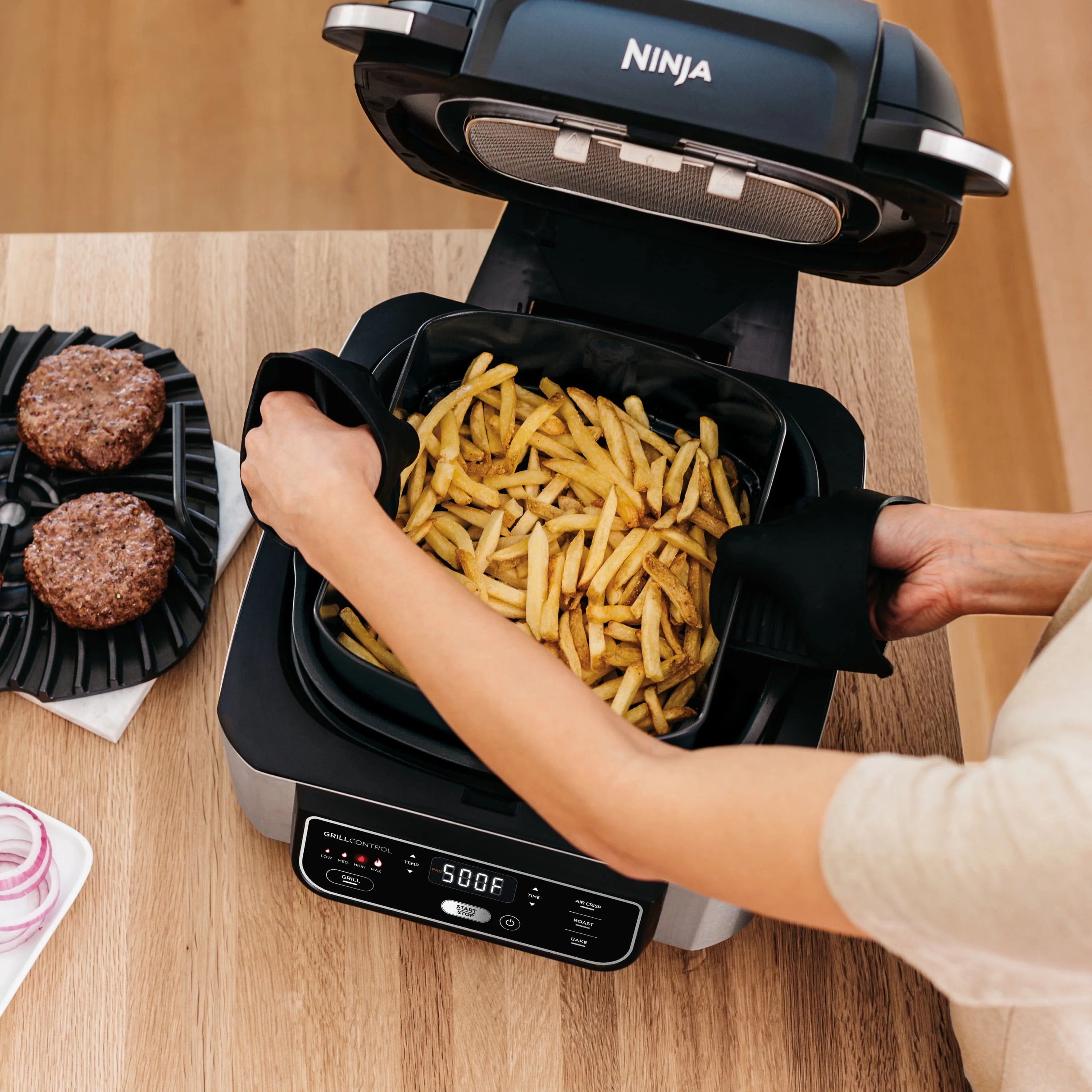 Black Indoor Grill with 4-qt Air Fryer C223432