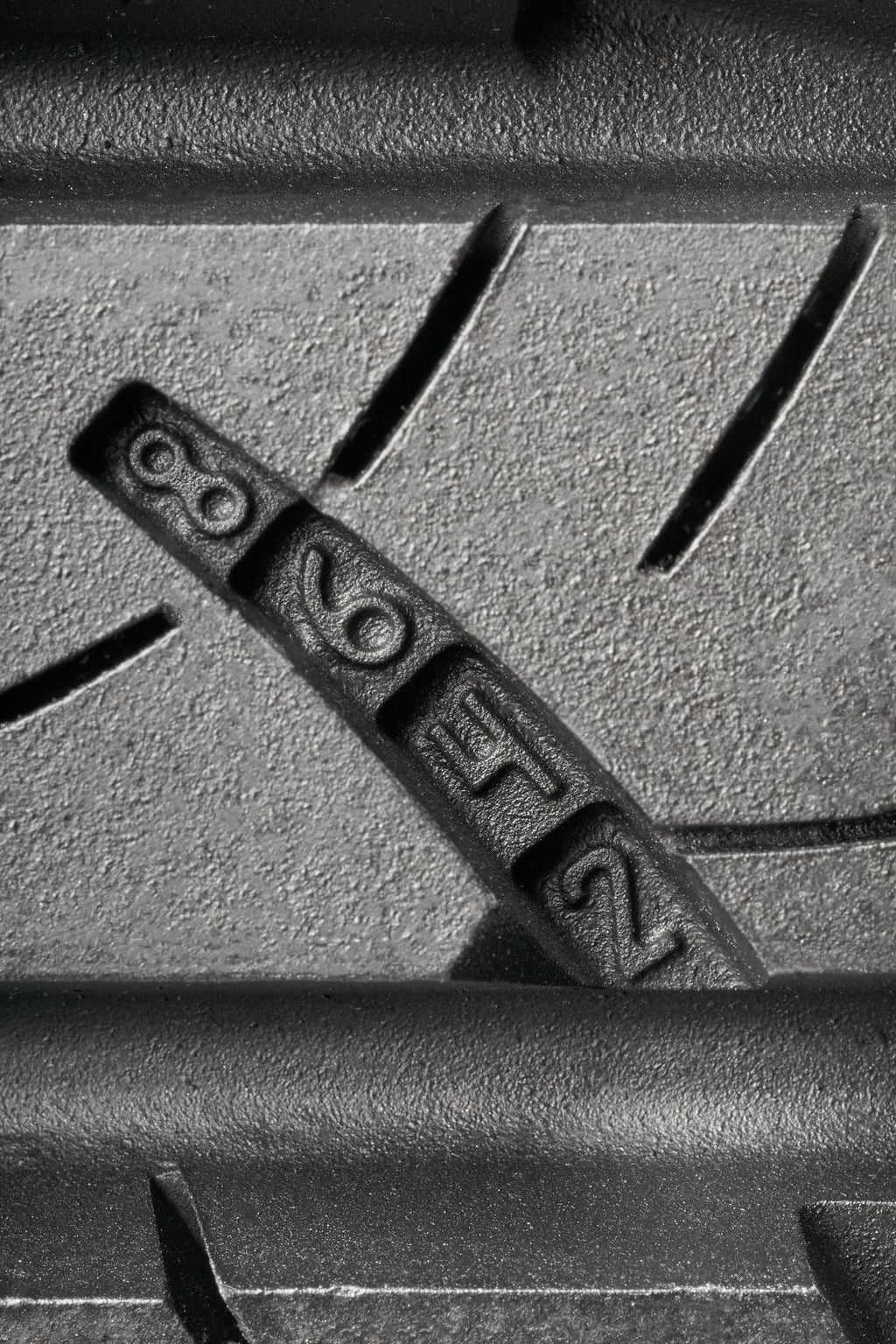225/65R17 102H All-Season Tire Z944
