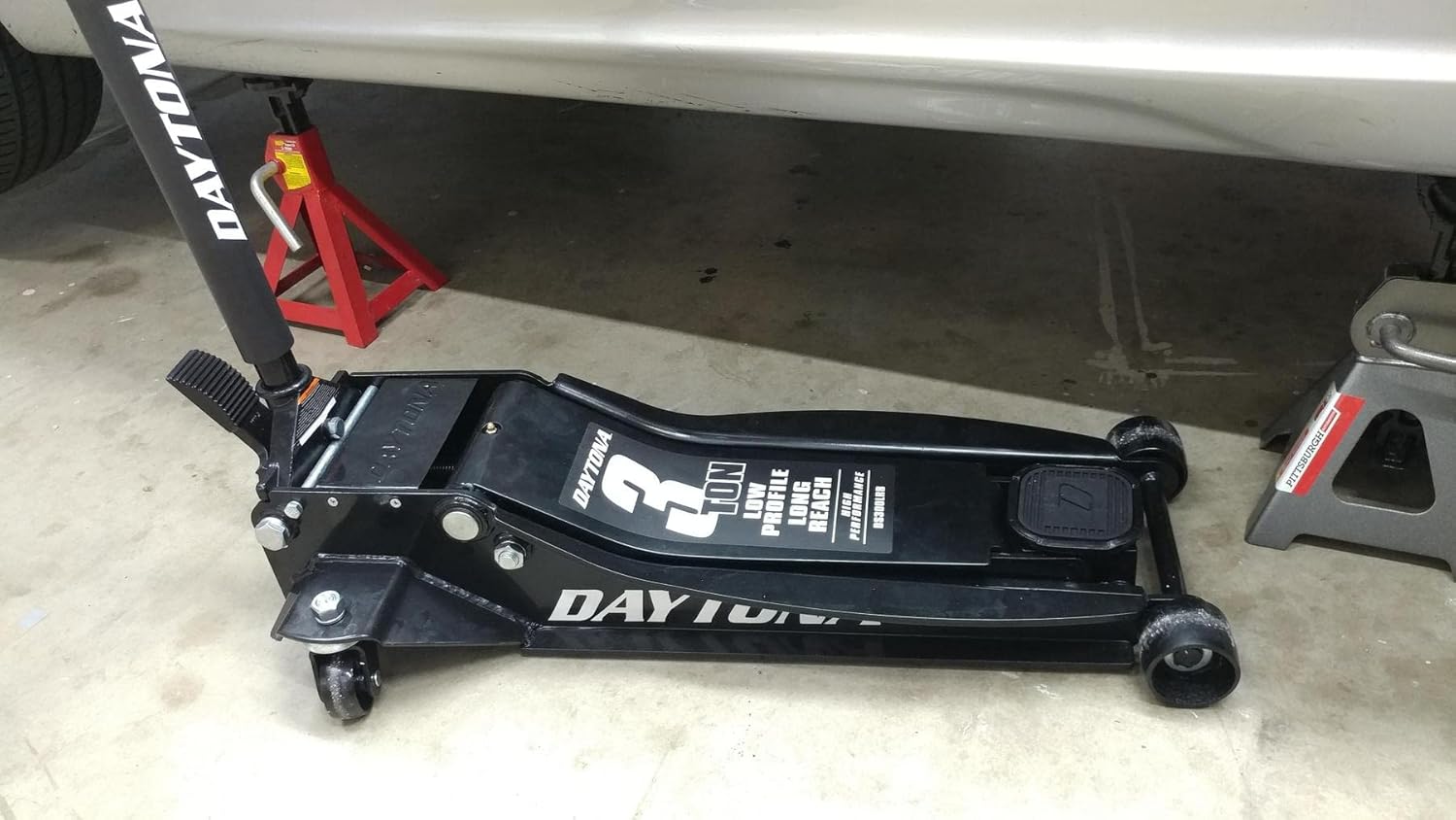 Black Steel Heavy Duty Floor Jack with Rapid Pump O48528