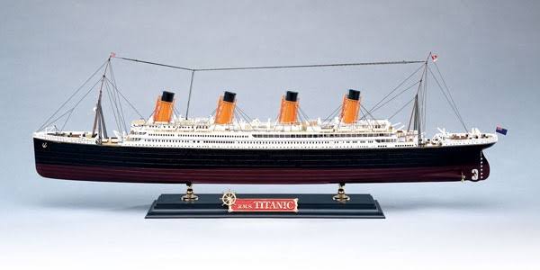 1/400 Scale Plastic Titanic Kit C736191