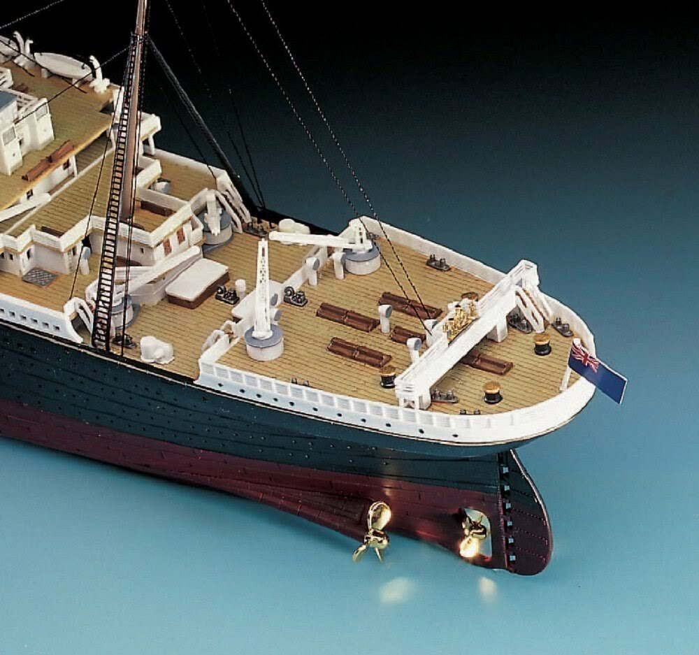 1/400 Scale Plastic Titanic Kit C736191