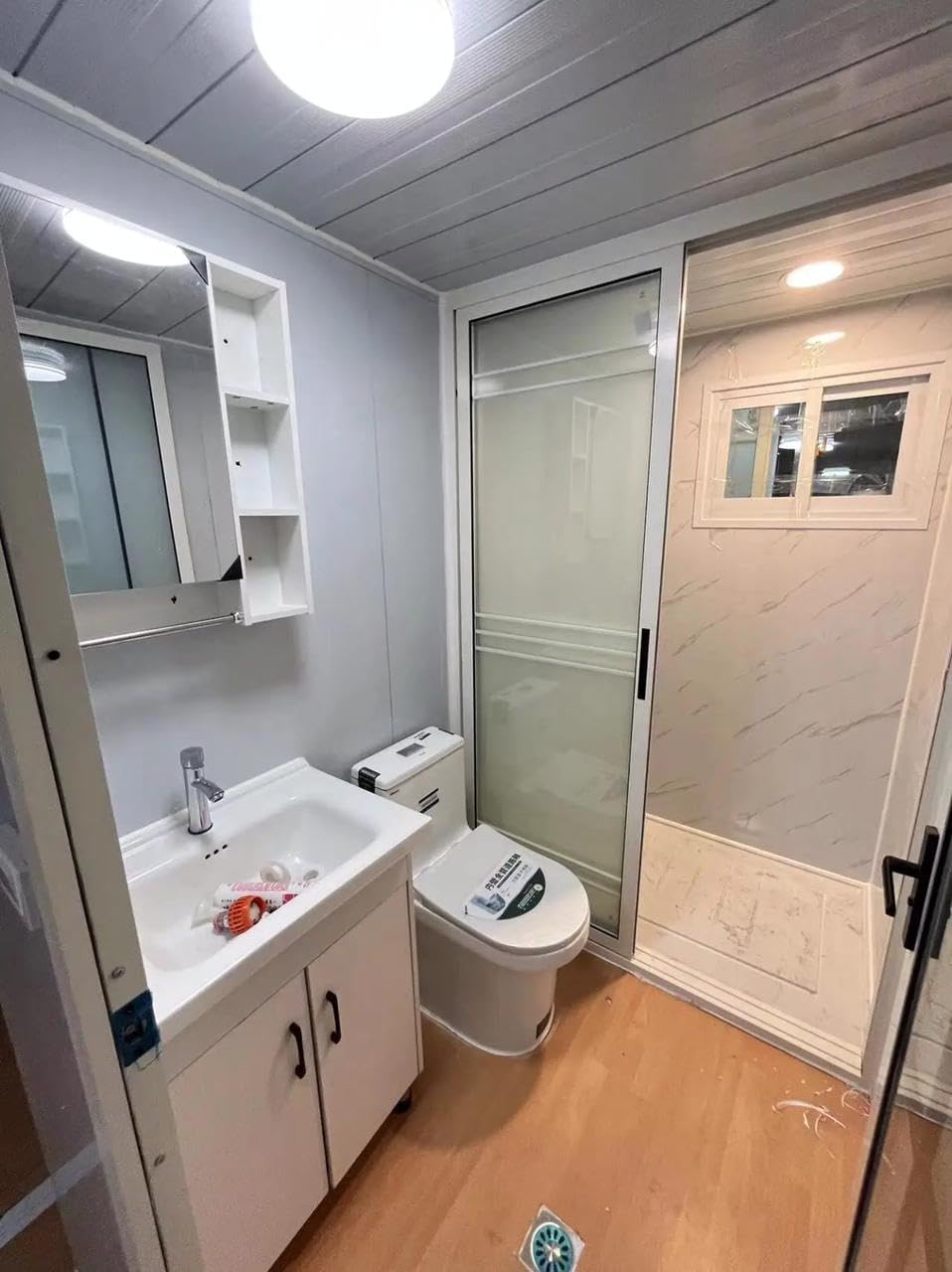 19x20 ft Prefabricated Mobile House with Bedrooms and Kitchen E7676