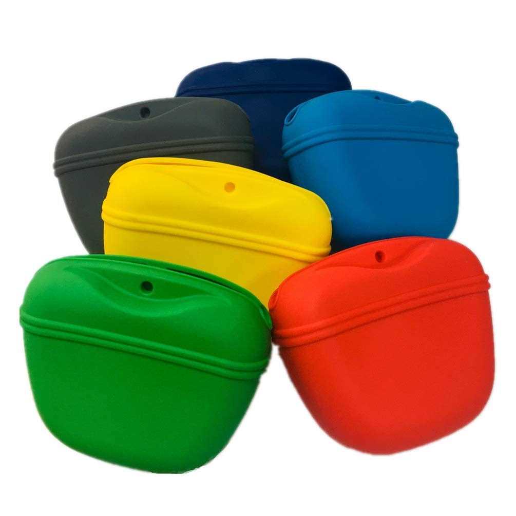 Silicone Dog Treat Pouch with Magnetic Closure and Waist Clip B23808