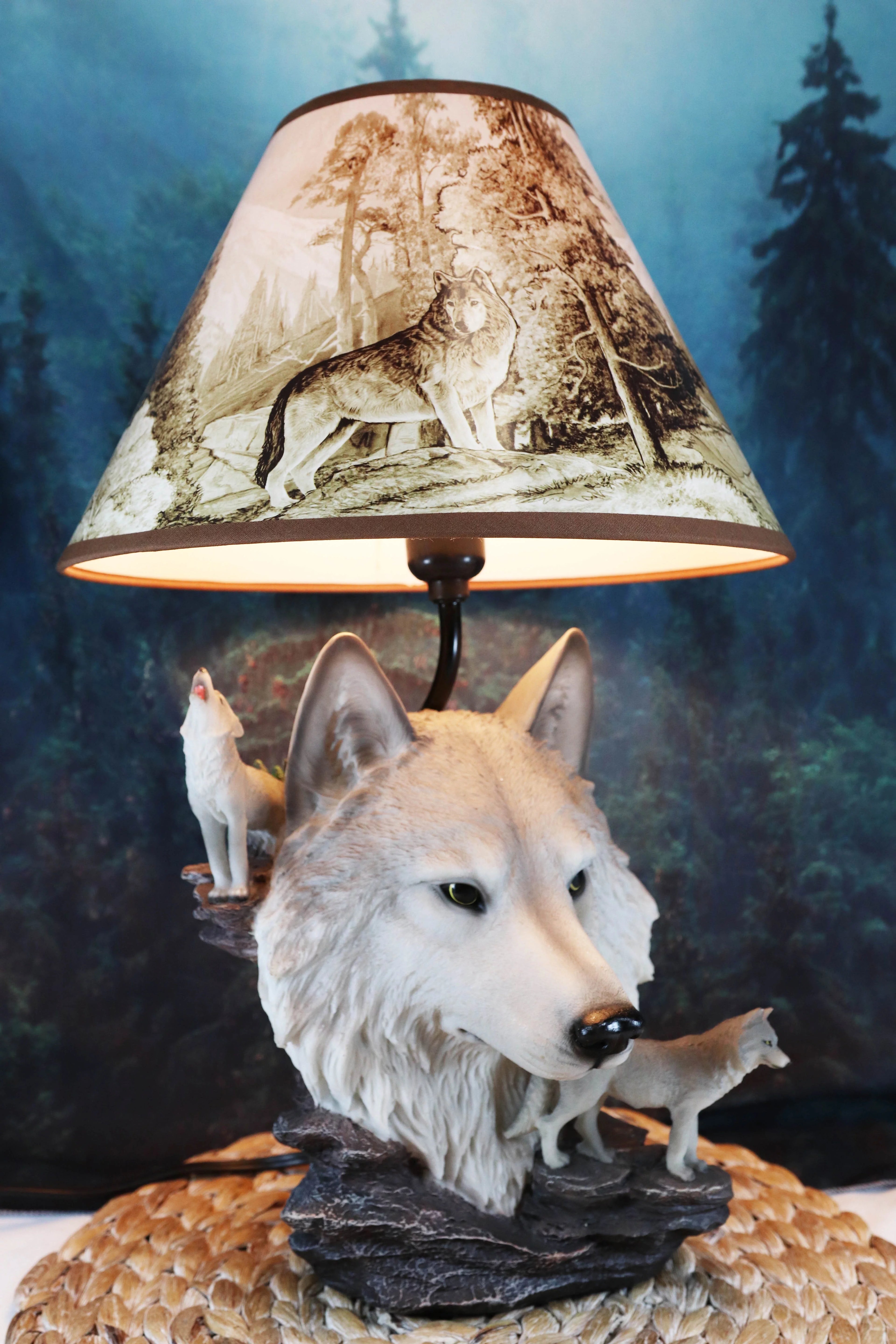 Gray Wolf Table Lamp U9501