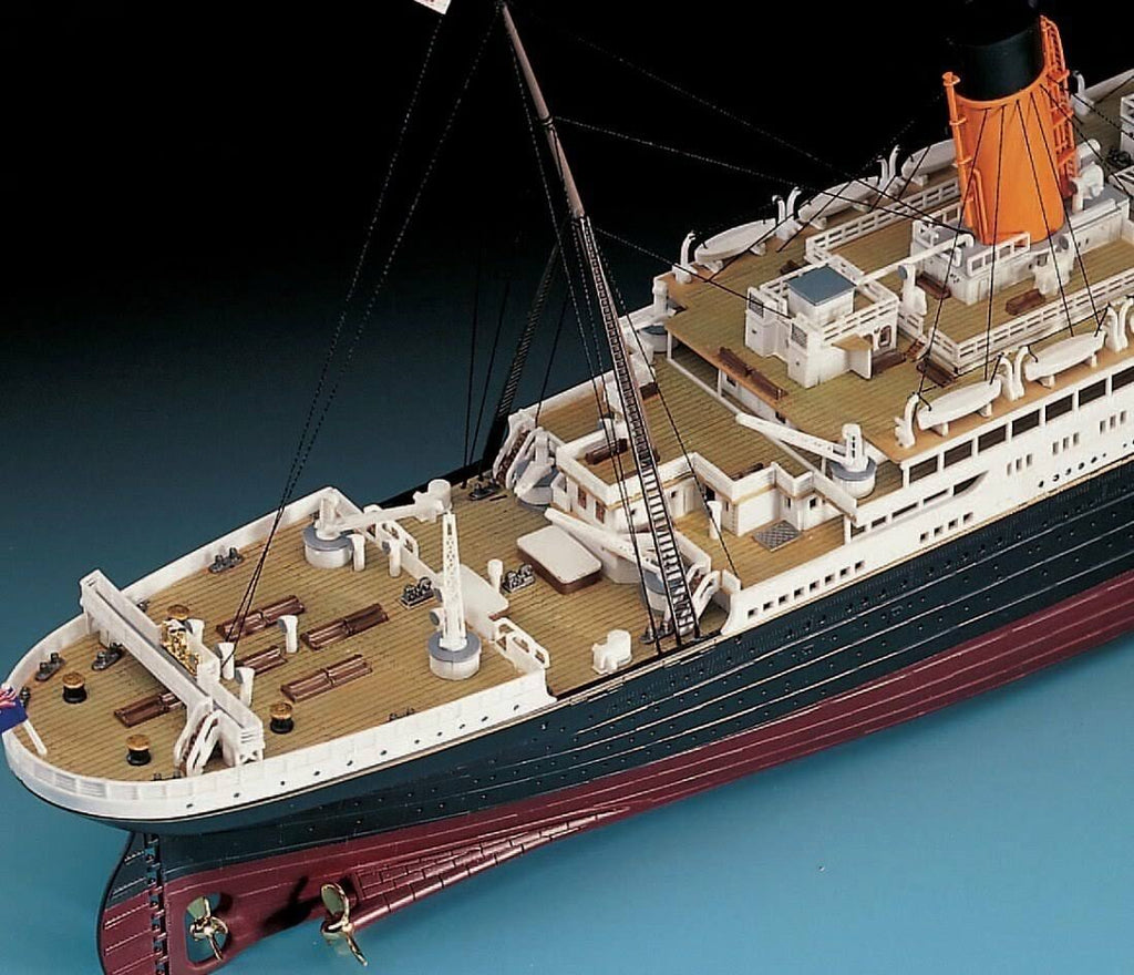 1/400 Scale Plastic Titanic Kit C736191